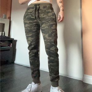 men’s small green camo joggers